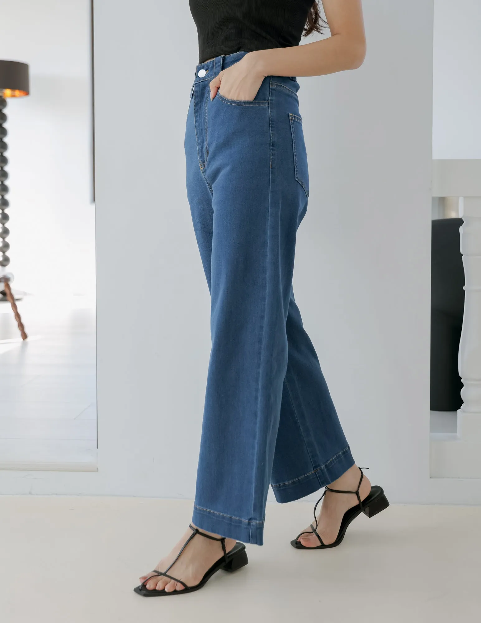 Nadine Straight Leg Jeans in Dark Wash